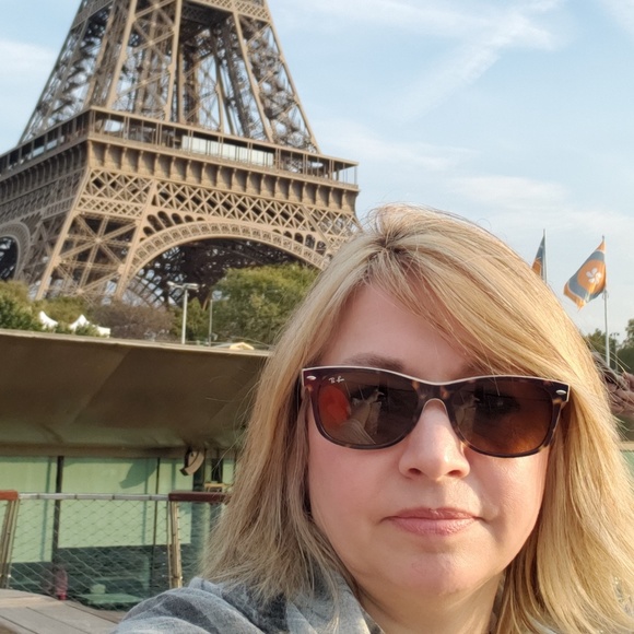 Meet your Posher, Wendy - Picture 2 of 3